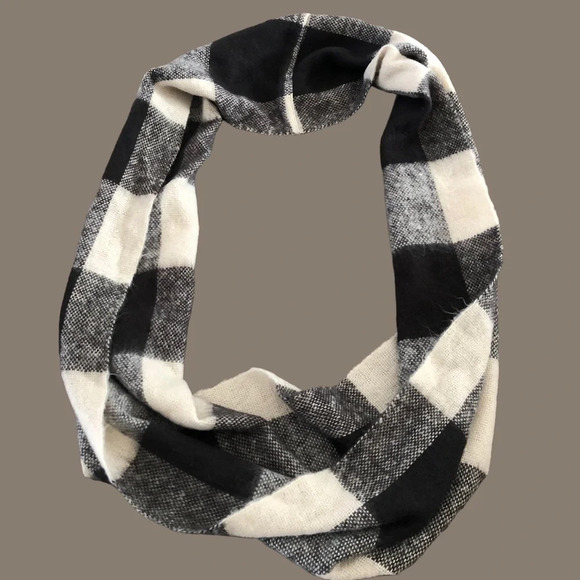 Loft Acrylic Fuzzy Buffalo Check Infinity Loop Scarf Warm Cozy Plaid - Picture 1 of 5